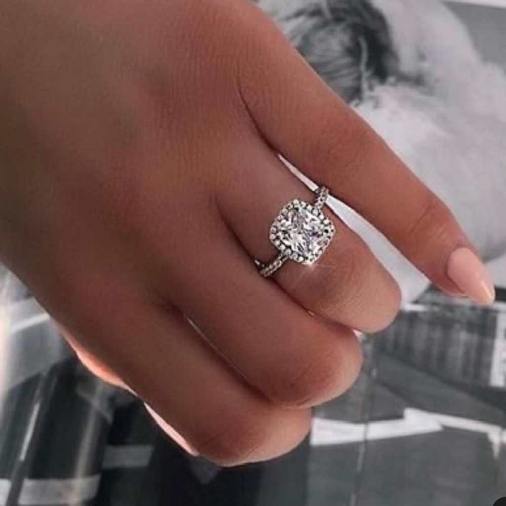 Beautiful Halo Engagement Style Ring